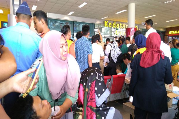 Keluarga Penumpang Lion...
