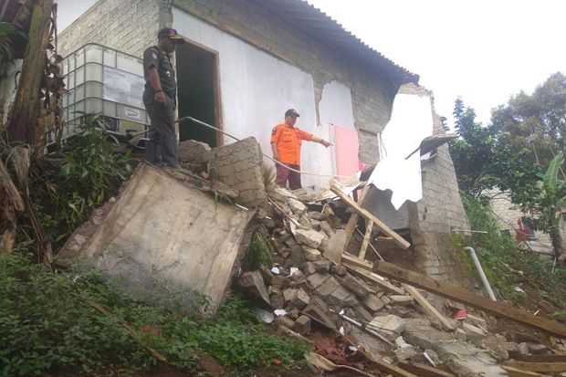 Rumah Warga Cikalongwetan...