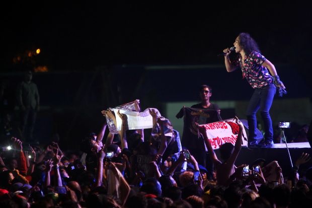 Slank Lantang Suarakan...