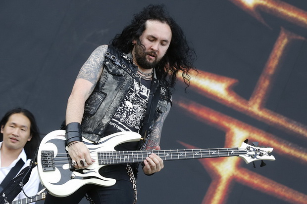 Pemain Bass DragonForce...