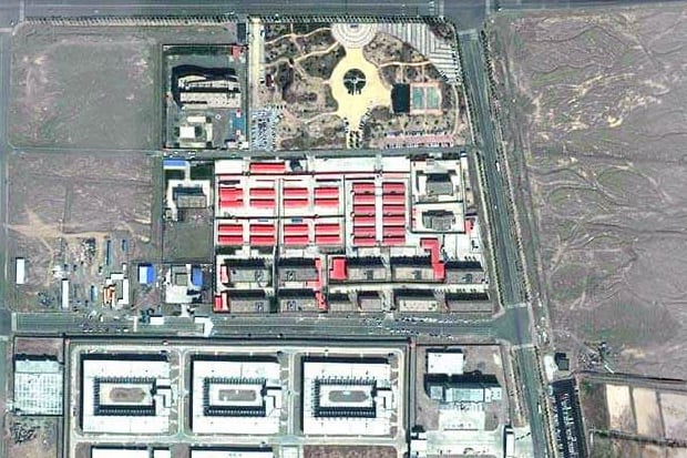 China Perluas Kamp-kamp...