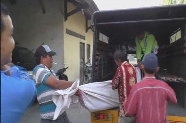 Anak Tega Pukuli Ayah...