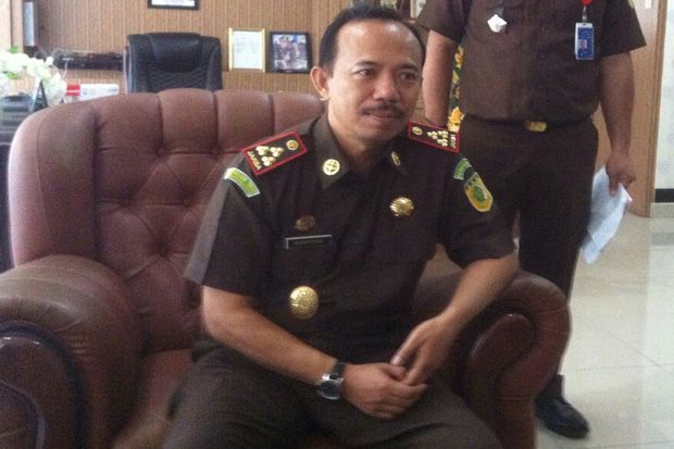 Gelapkan Uang Rp296...