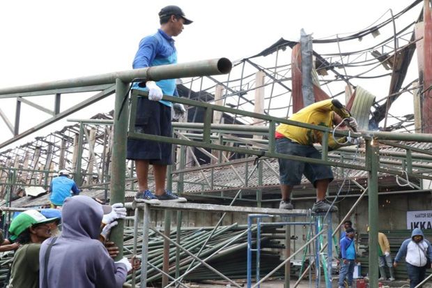 Pasar Legi Terbakar,...