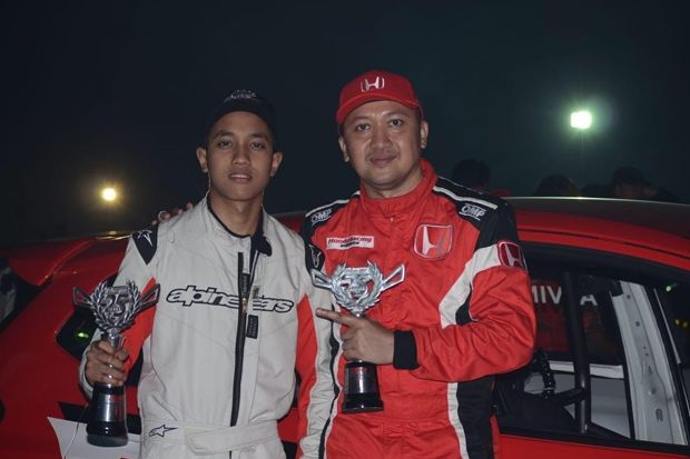Podium Spesial Ayah-Anak,...