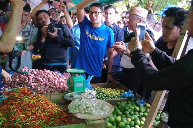 Sandiaga Kunjungi Pasar...