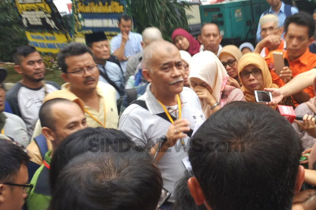 Keluarga Minta Pencarian...