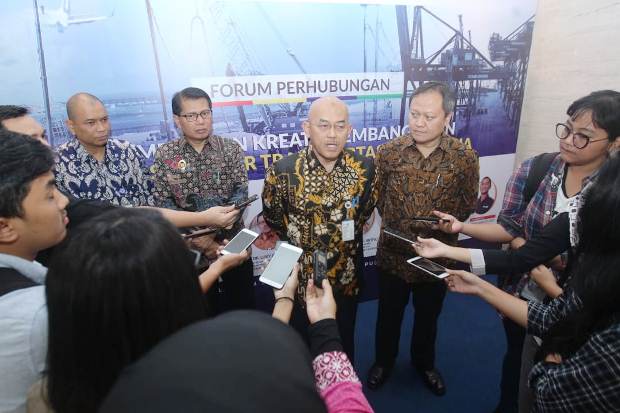Di Bawah Singapura,...