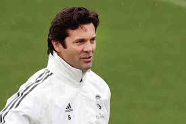 Pelatih Santiago Solari...