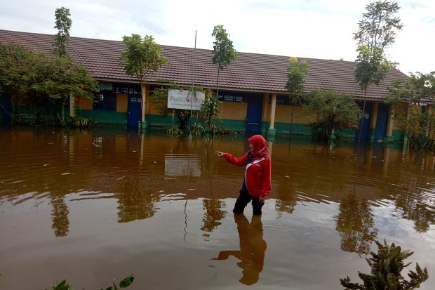 900 Rumah dan Fasilitas...
