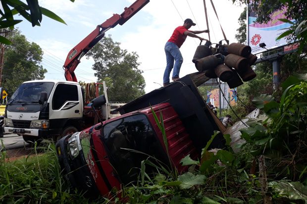 Rem Blong, Truk Pengangkut...