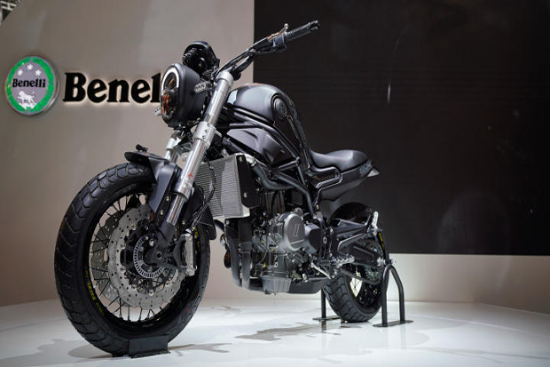 Benelli Leoncino 800...