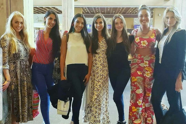 Sejumlah Wanita Cantik...