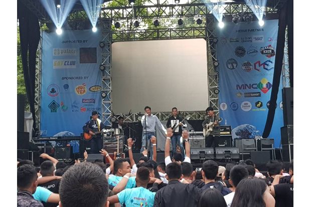 Ribuan Pelajar Meriahkan...
