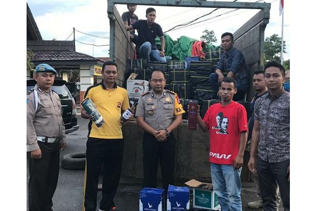 Truk Bermuatan Ratusan...