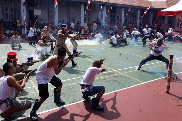 Hari Pahlawan, Rutan...