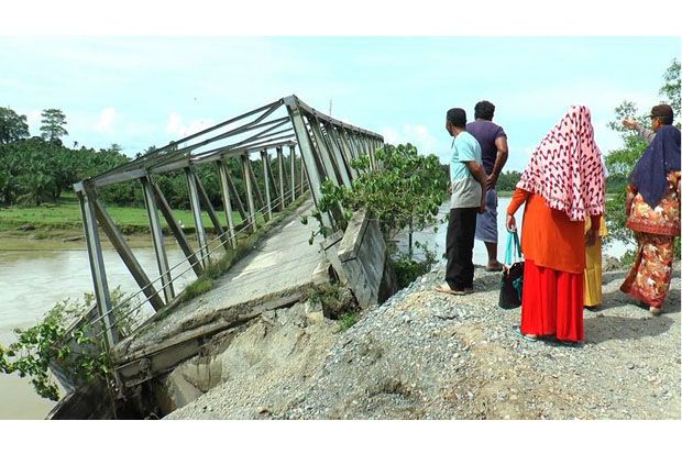 Jembatan di Pantai Ceureumen...