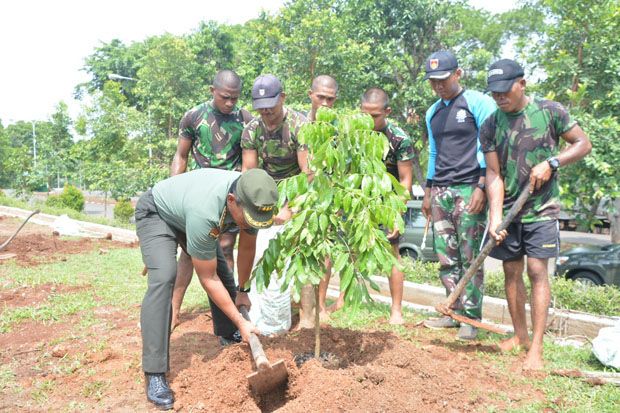 Markas TNI Ditanami...