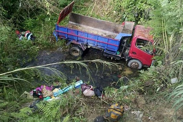 Truk Berpenumpang Korban...