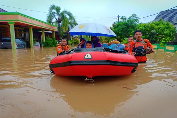 Basarnas Palembang Evakuasi...