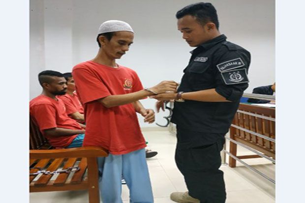 Gerayangi ABG dalam...