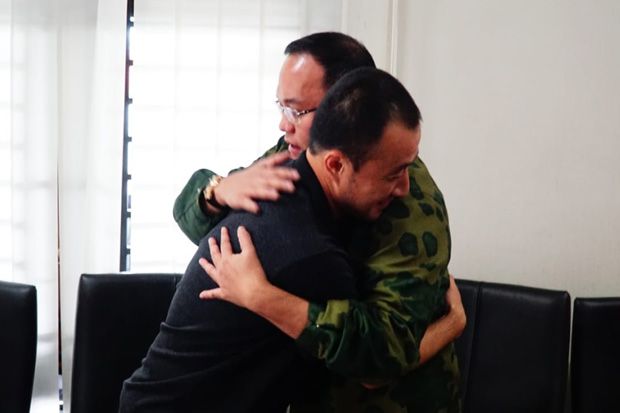 Dodi Reza Serahkan Bonus...
