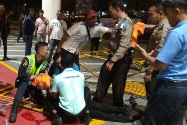 Bersihkan Jembatan,...