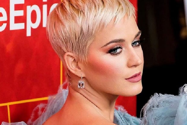 Katy Perry Bikin Natal...