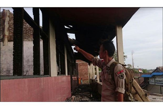 Sekolah Terbakar, Siswa...