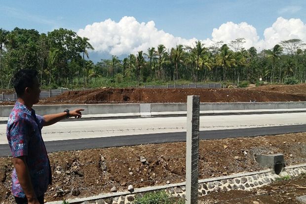 Jalan Usaha Tani Terputus...