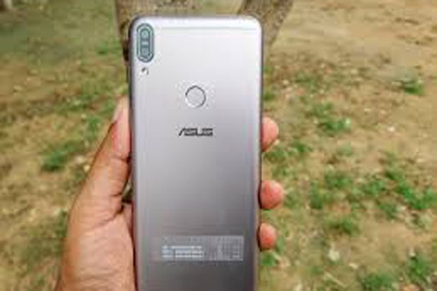 Asus ZenFone Max Pro...