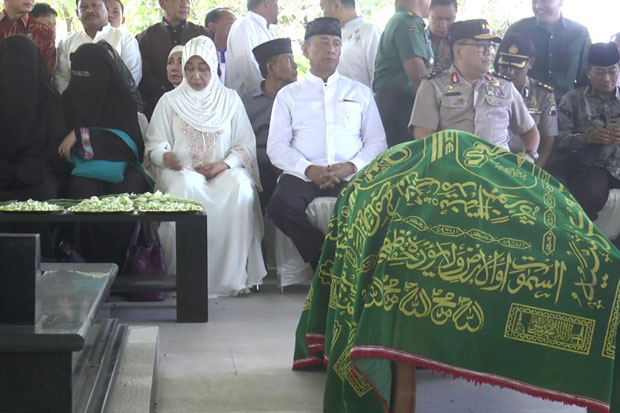 Cucu Wiranto Dikebumikan...