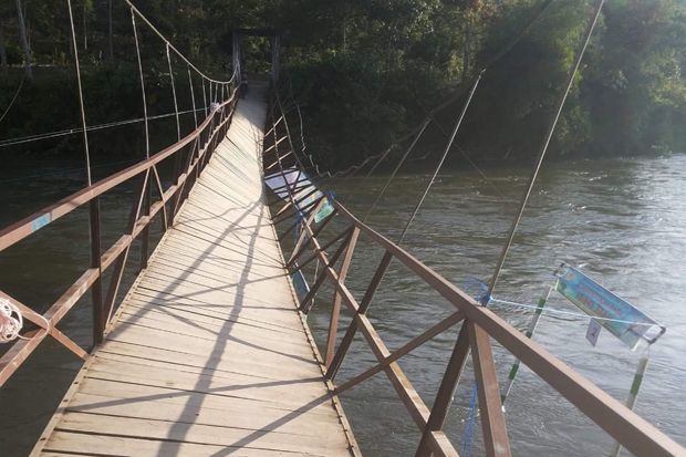 Jembatan Gantung Putus,...