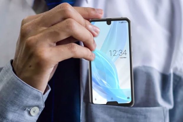 Sharp Aquos R2 Compact...