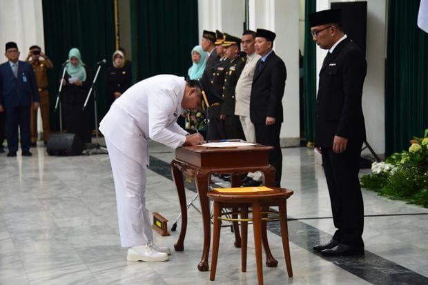 Ridwan Kamil Lantik...