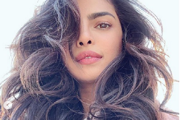 Priyanka Chopra Masukkan...