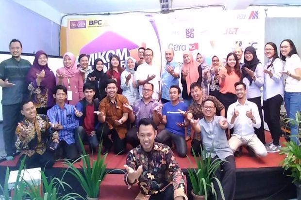 Ribuan Pencari Kerja...