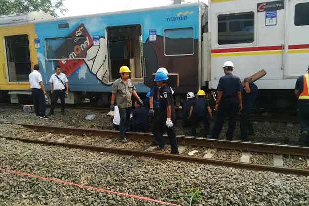 Rel Stasiun Gambir Bermasalah,...