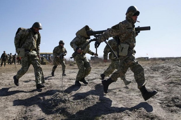 Lawan Agresi Rusia,...