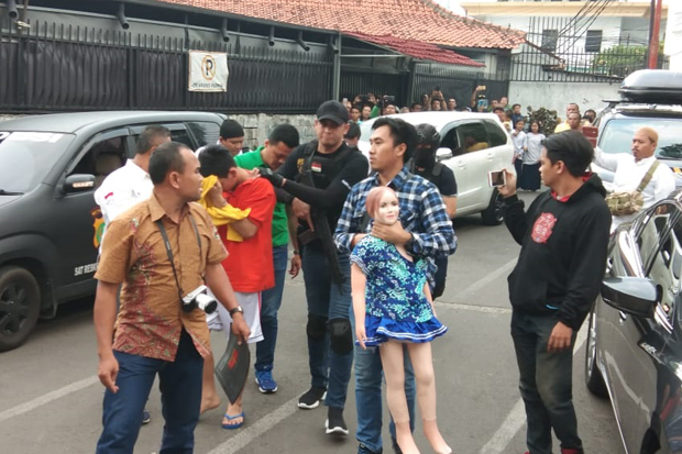 Polisi Lacak Hiburan...
