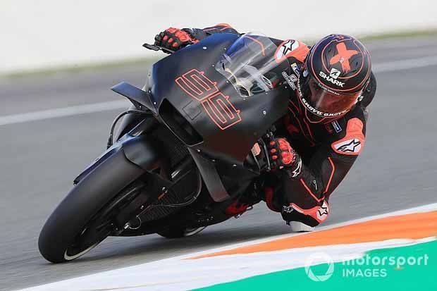 Rossi Komentari Penampilan...