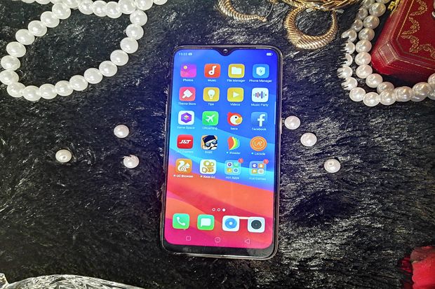 OPPO A7 Punya Layar...