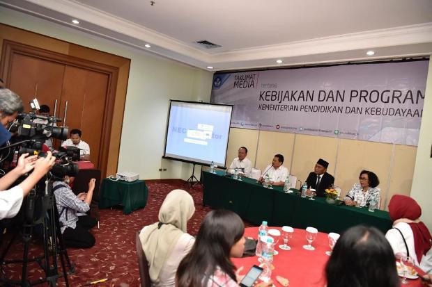 Guru Tulang Punggung...