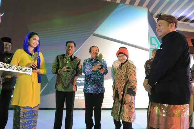 Kampung Berkelir Raih...