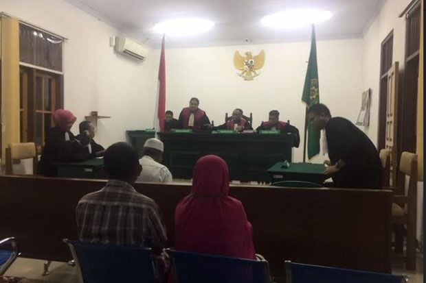 Beri Keterangan Palsu...