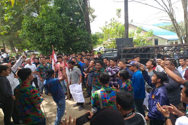 Tuntut Legalitas Pengurus,...