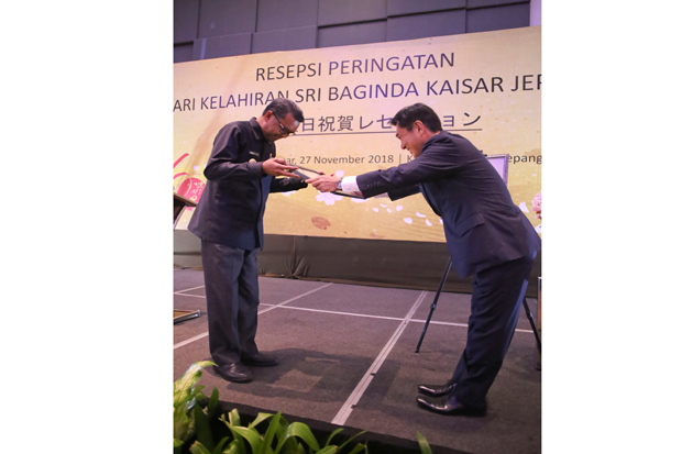 Gubernur Sulsel Terima...