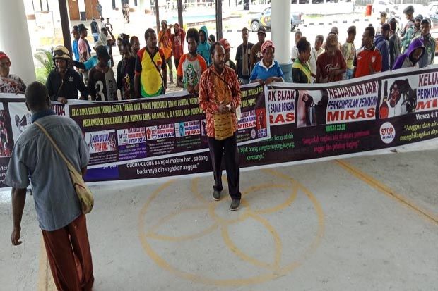 Pemuda Mimika Tuntut...