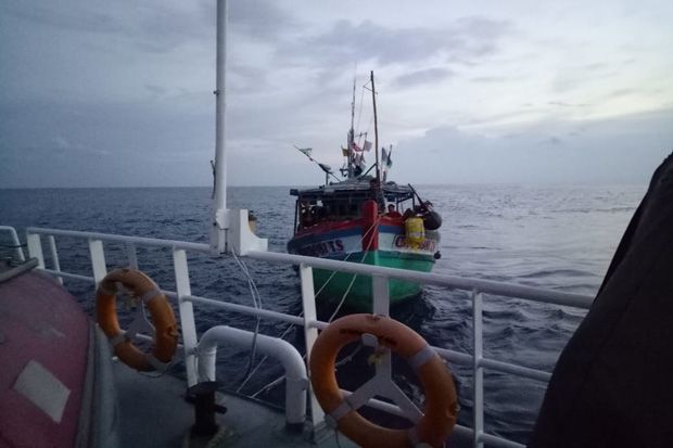 Curi Ikan di Kepri,...