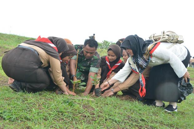 Prajurit TNI Ajak Pelajar...